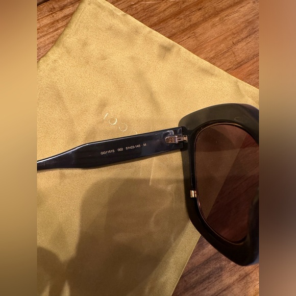 Gucci Sunglasses - Picture 3 of 4